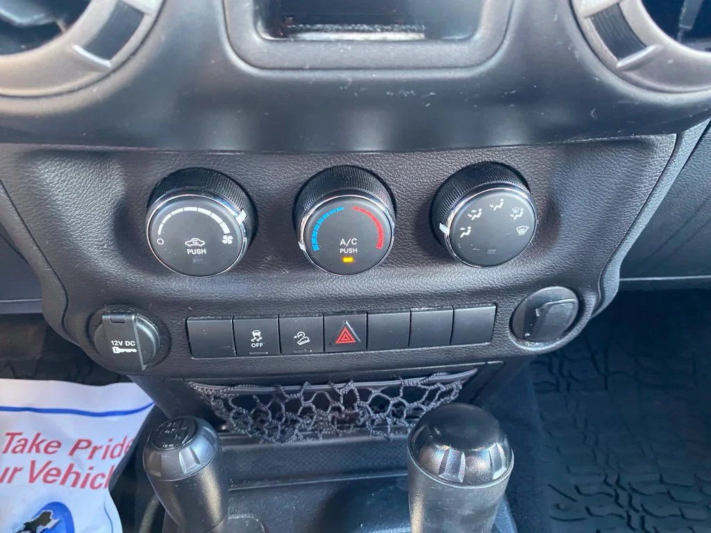 Used 2017 White Jeep Unlimited Sport image 21