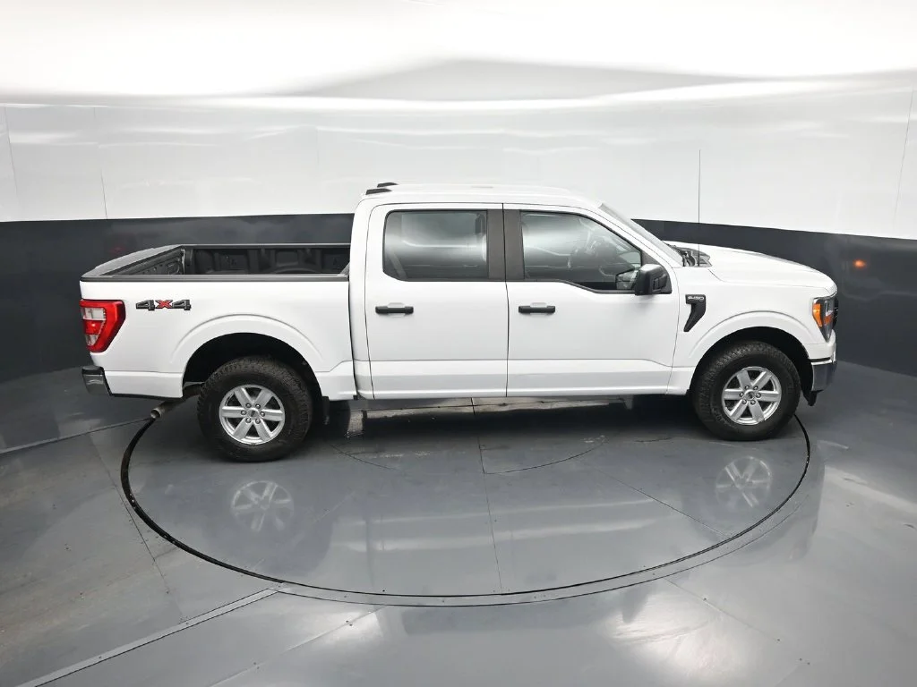 Used 2021 White Ford XL image 32