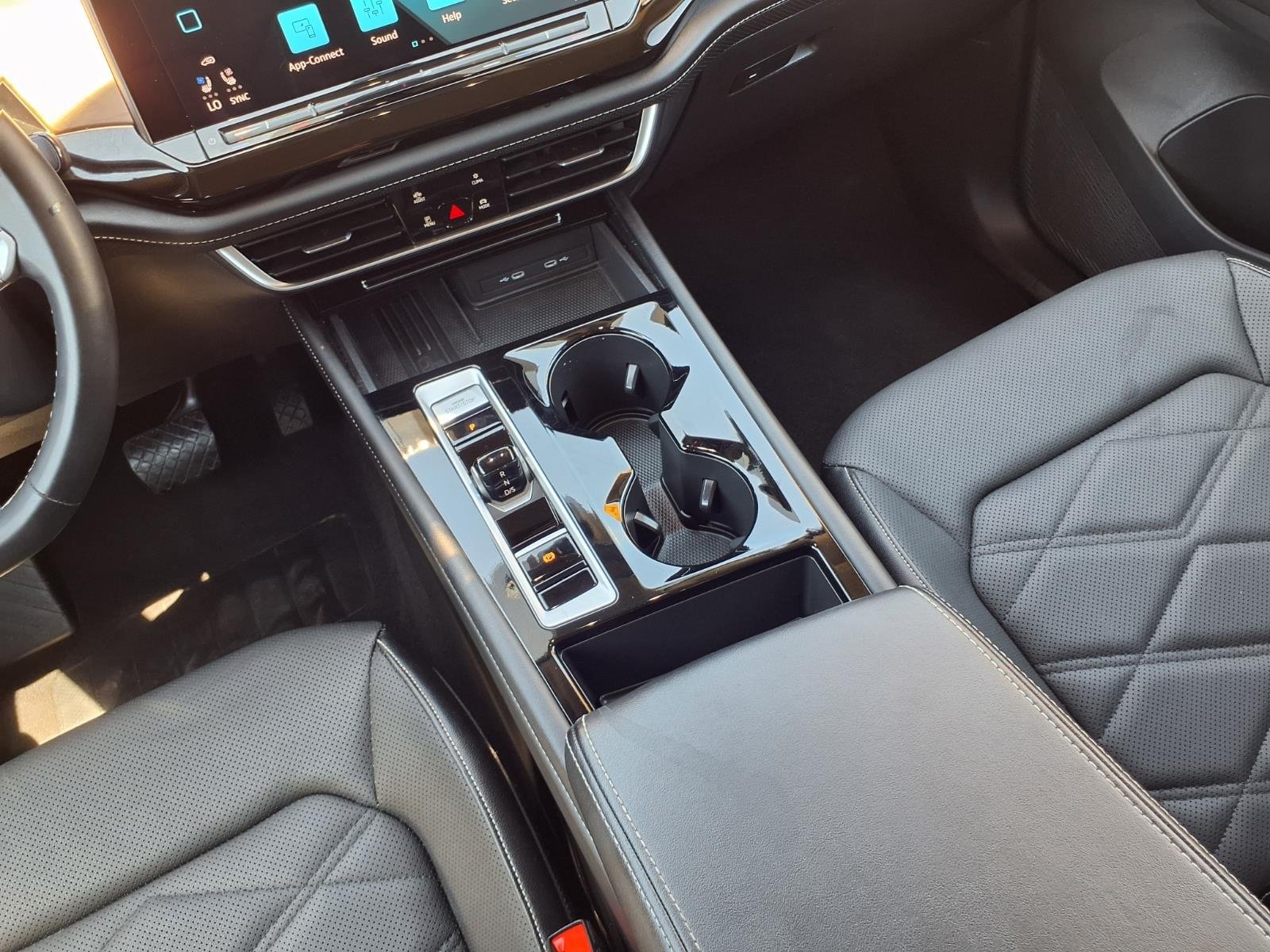 Certified Used 2025  Volkswagen SE image 11