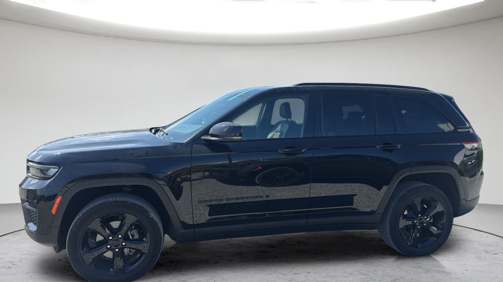 Used 2023 Black Jeep Altitude X image 8