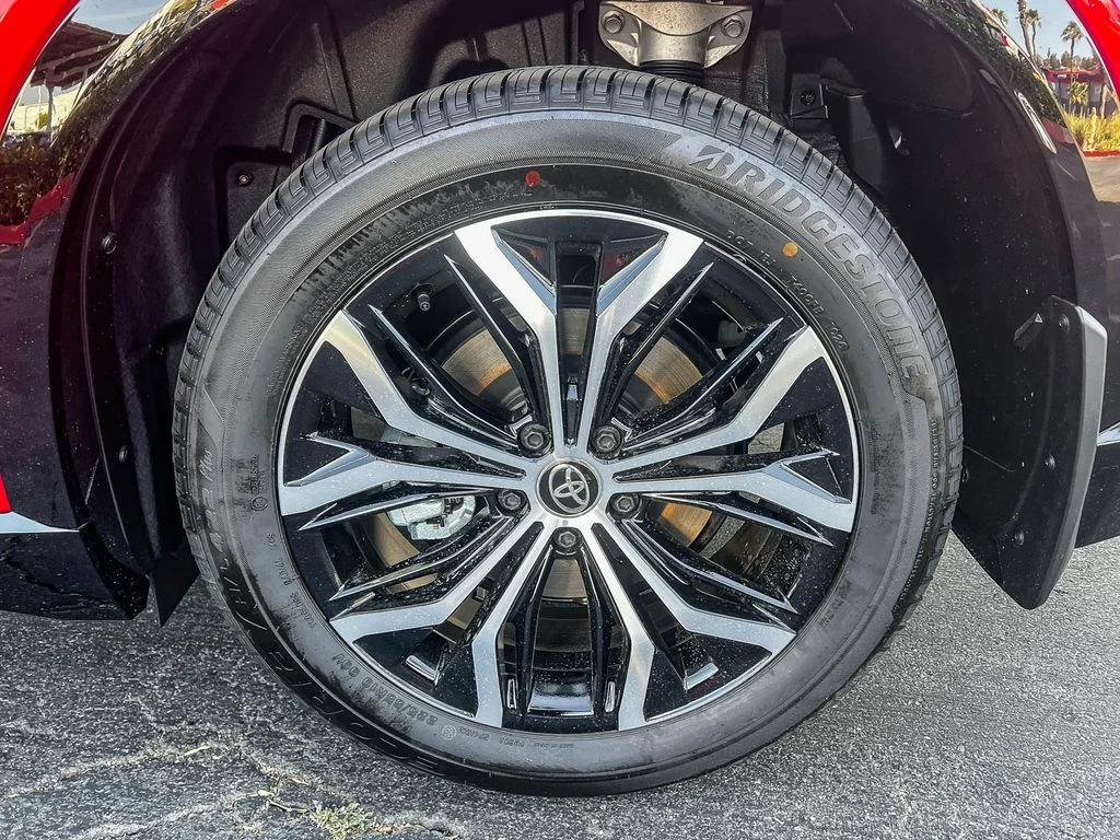 New 2026 Finish Line Red <sup>1</sup> Toyota  XLE image 9