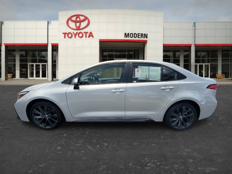 Used 2025 Classic Silver Metallic Toyota SE image 7