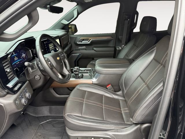 Used 2024 Black Chevrolet High Country image 9