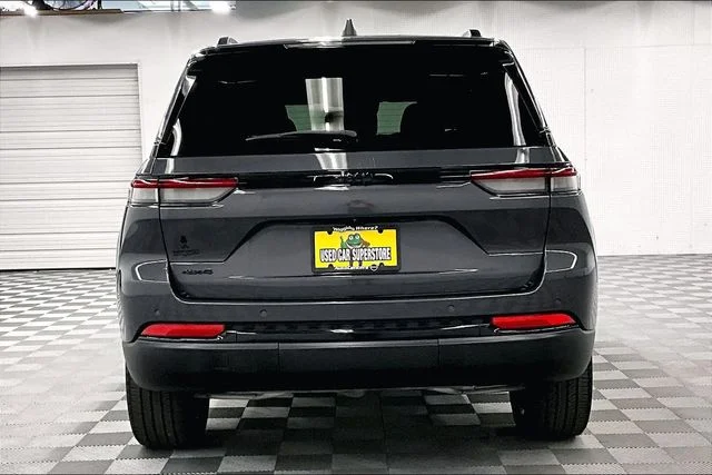 Used 2024 Baltic Gray Metallic Clearcoat Jeep Altitude X image 5