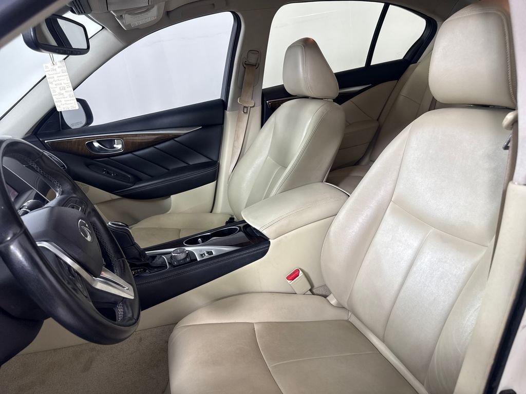 Used 2019 White INFINITI 3.0t LUXE image 17