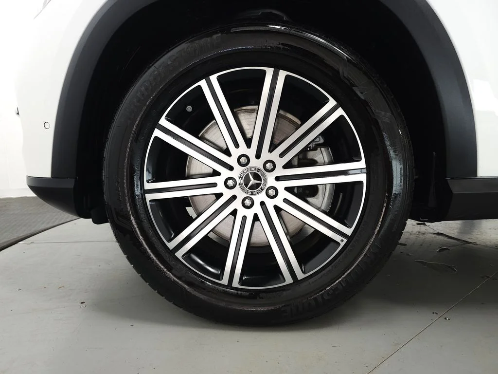 Used 2025 Polar White Mercedes-Benz GLE 450e image 36