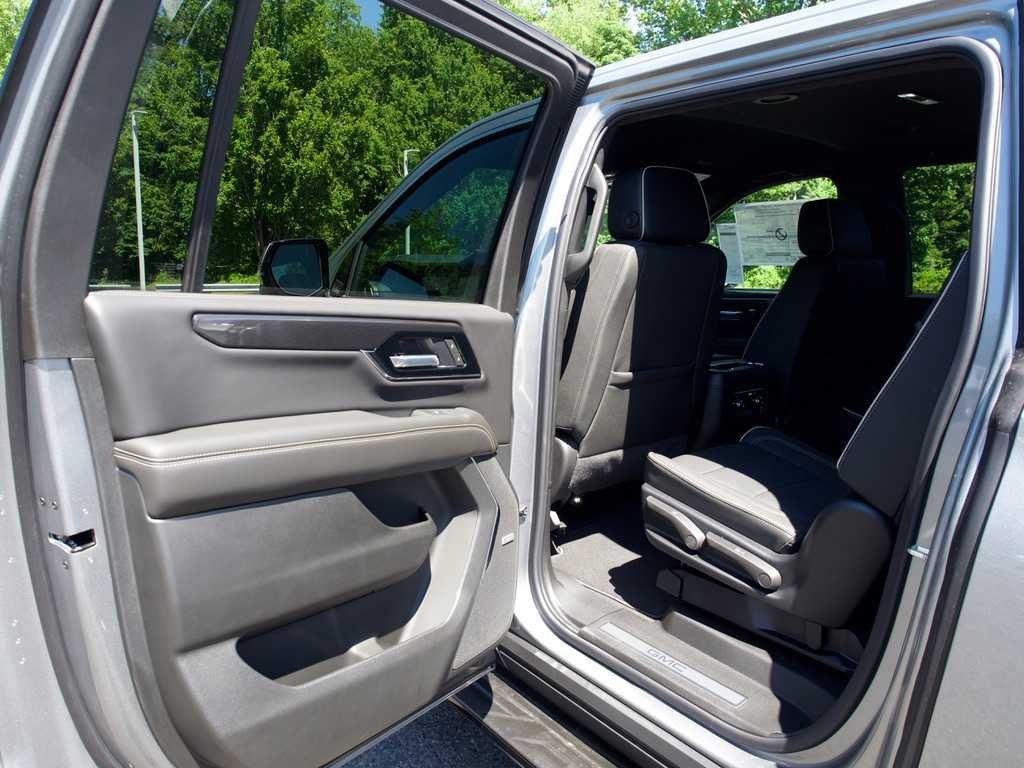 2026 GMC Yukon XL Elevation - Photo 13