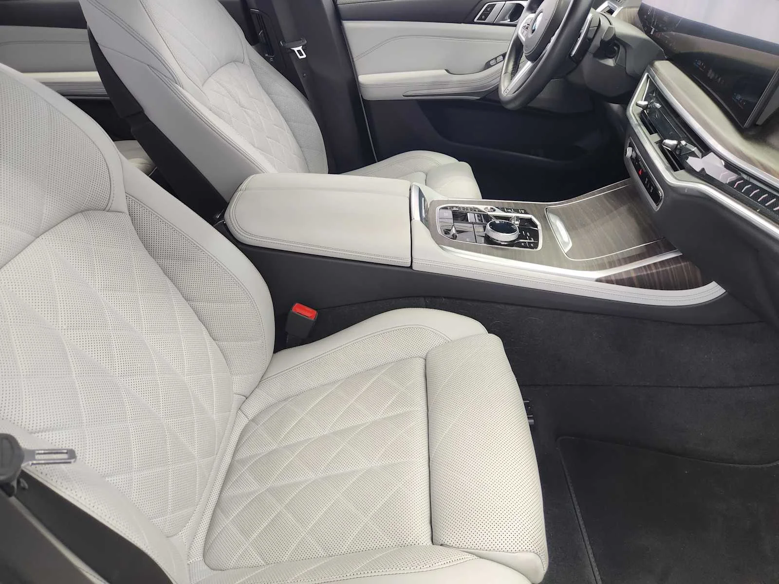 Certified Used 2024 Alpine White BMW xDrive40i image 9