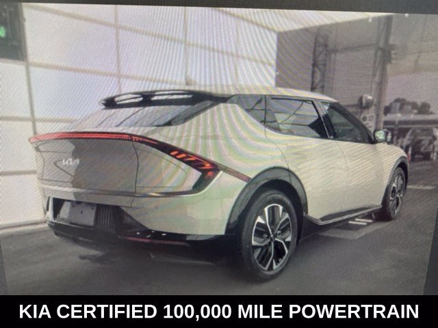 Used 2023  Kia Wind image 2