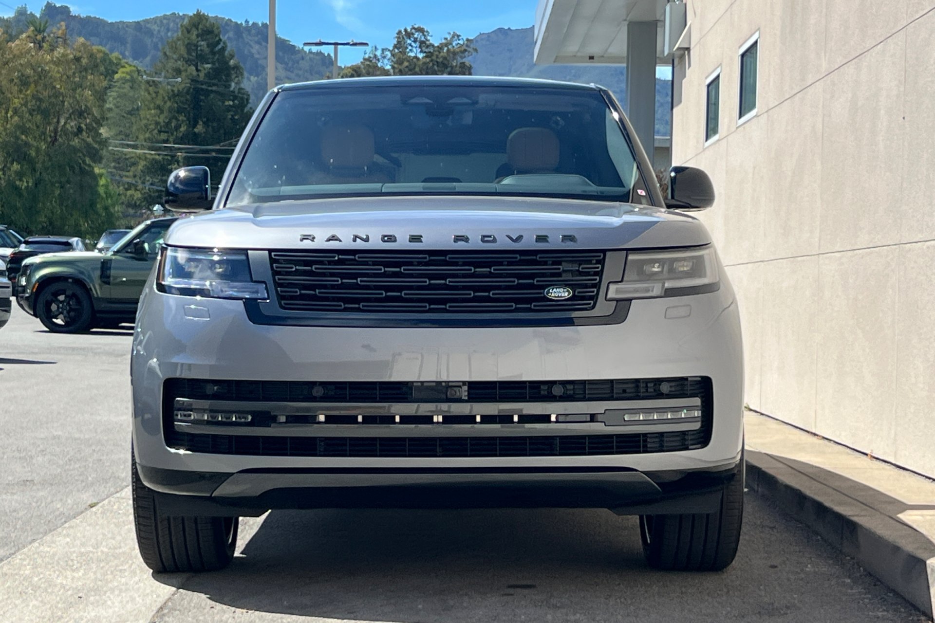 New 2026 Eiger Grey Land Rover SE image 10