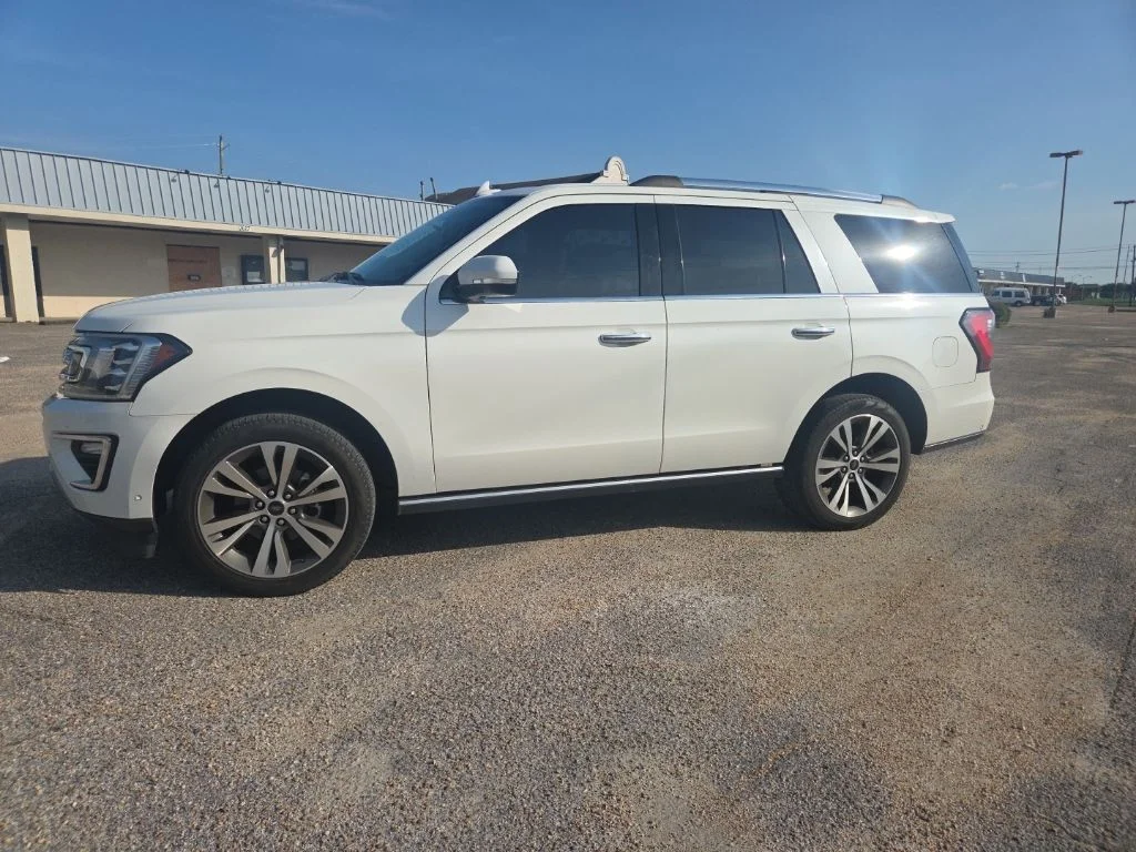 Used 2021 White Metallic Ford Limited image 4
