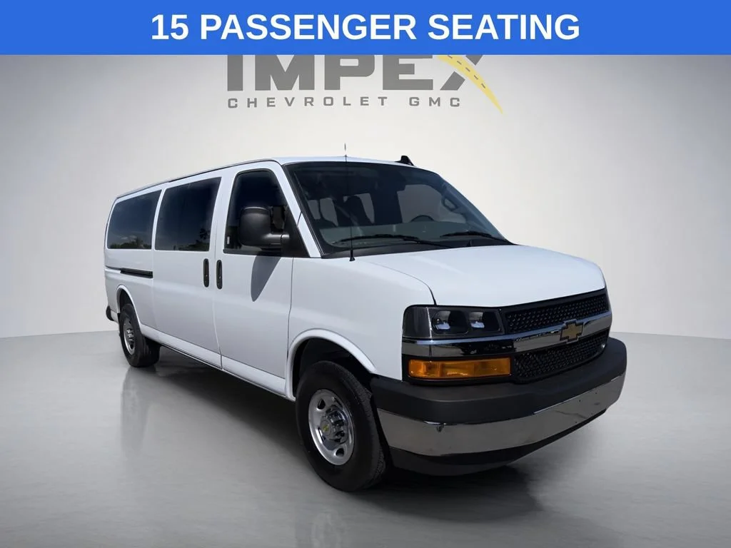 Used 2025 Summit White Chevrolet 1LT image 7