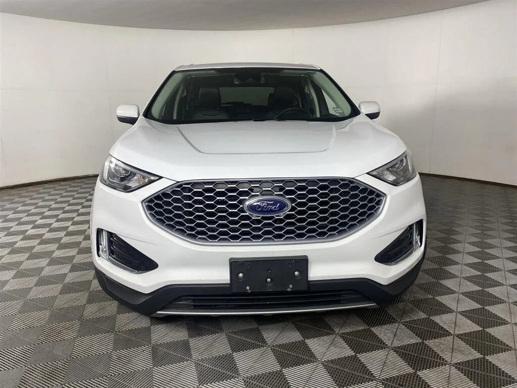 Used 2023 Oxford White Ford SEL image 2