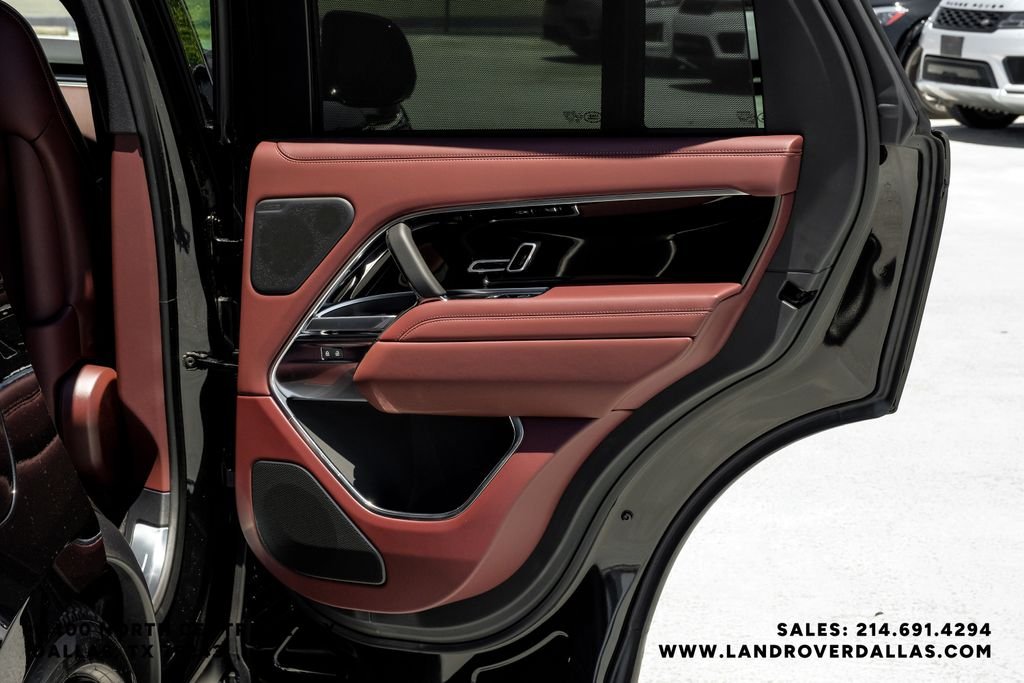 New 2026 Santorini Black Metallic Land Rover SE image 57