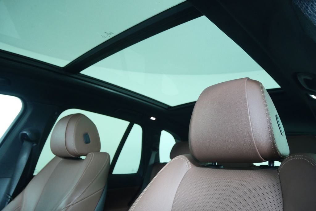 Used 2021 Mineral White Metallic BMW xDrive40i image 9