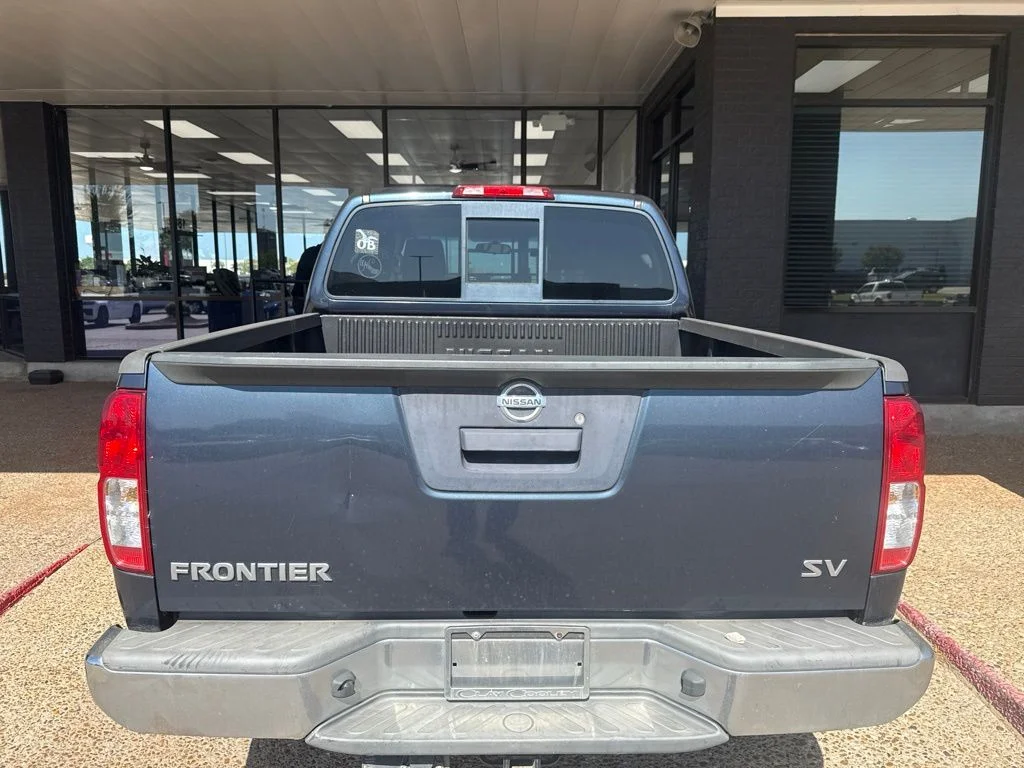 Used 2016 Blue Nissan SV image 3