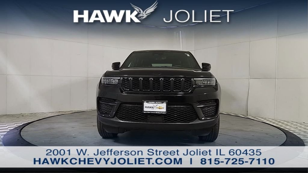 Used 2025 Black Jeep Altitude image 3