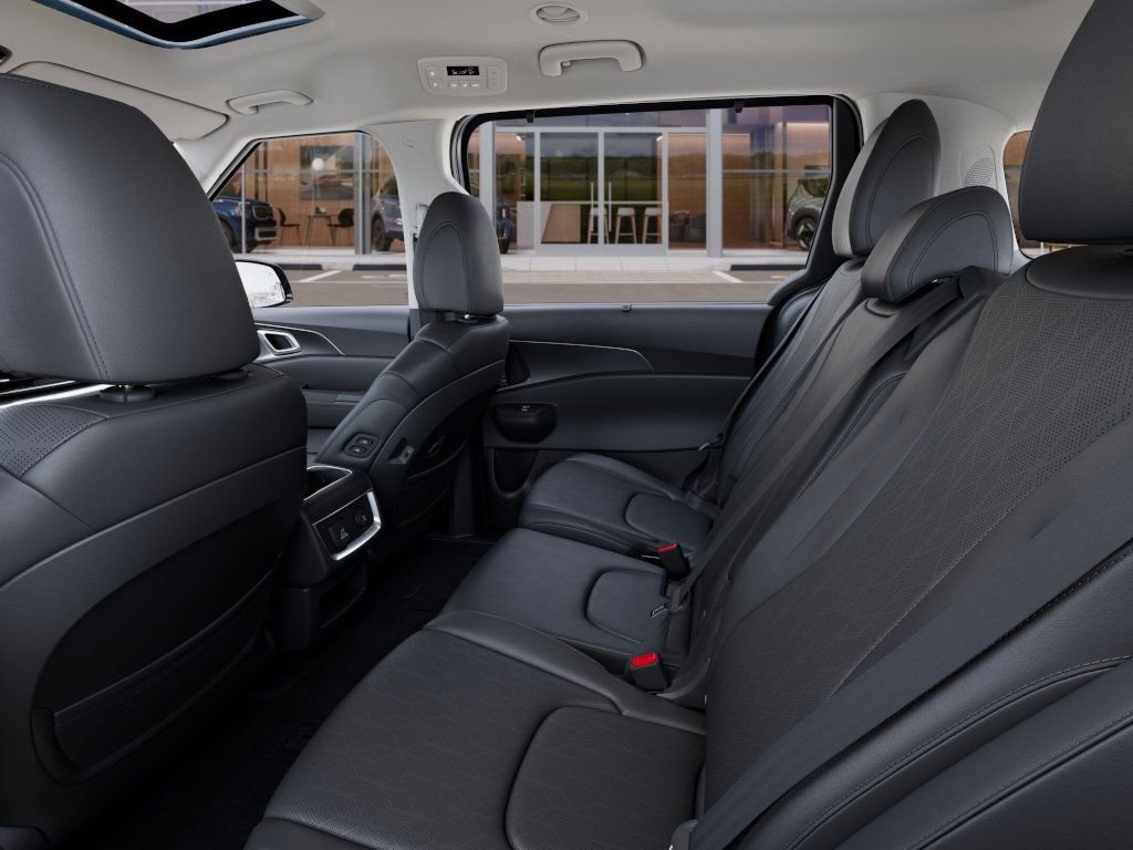 2025 Kia Carnival SX - Photo 17