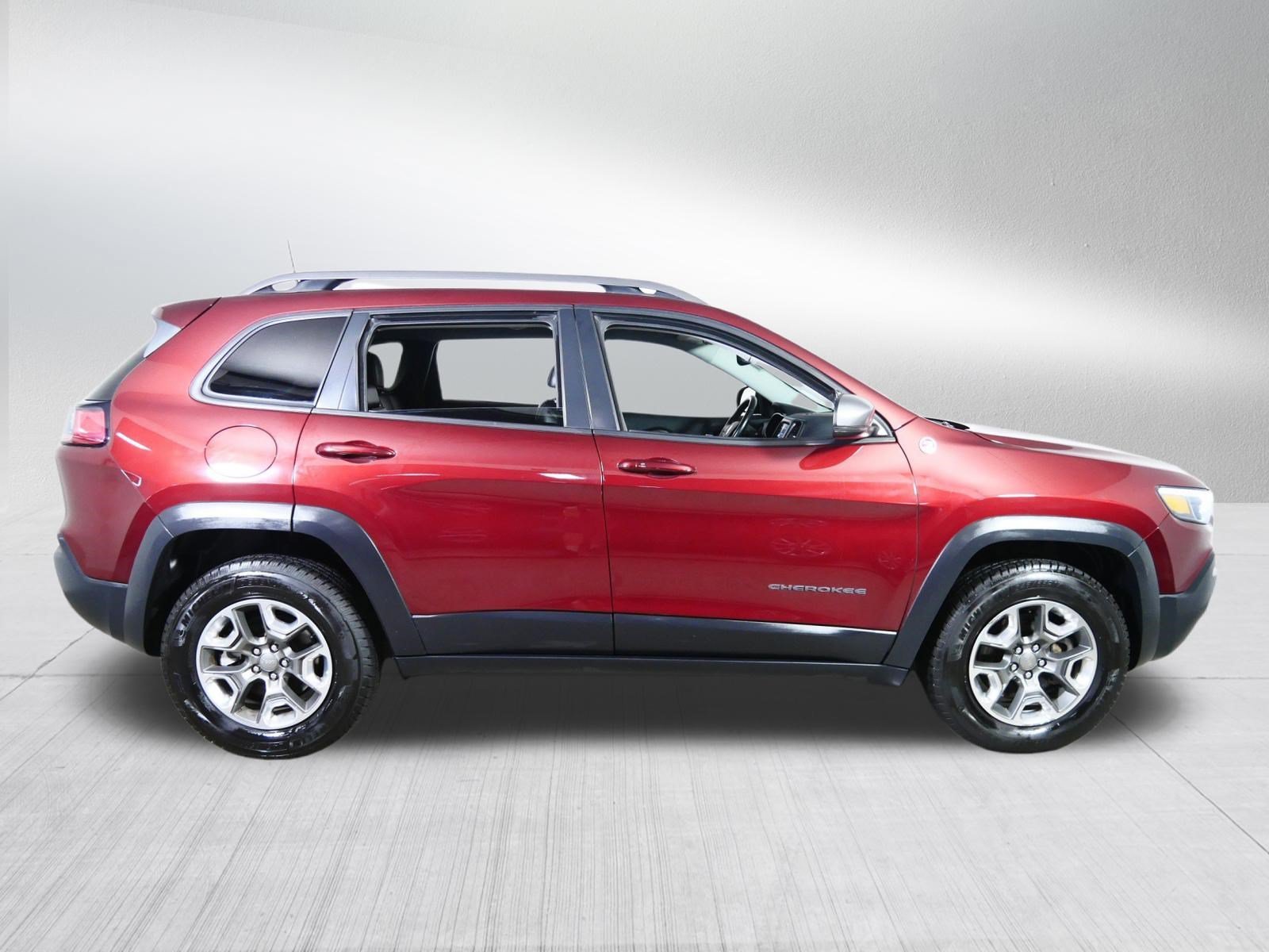Used 2019 Velvet Red Pearlcoat Jeep Trailhawk image 8