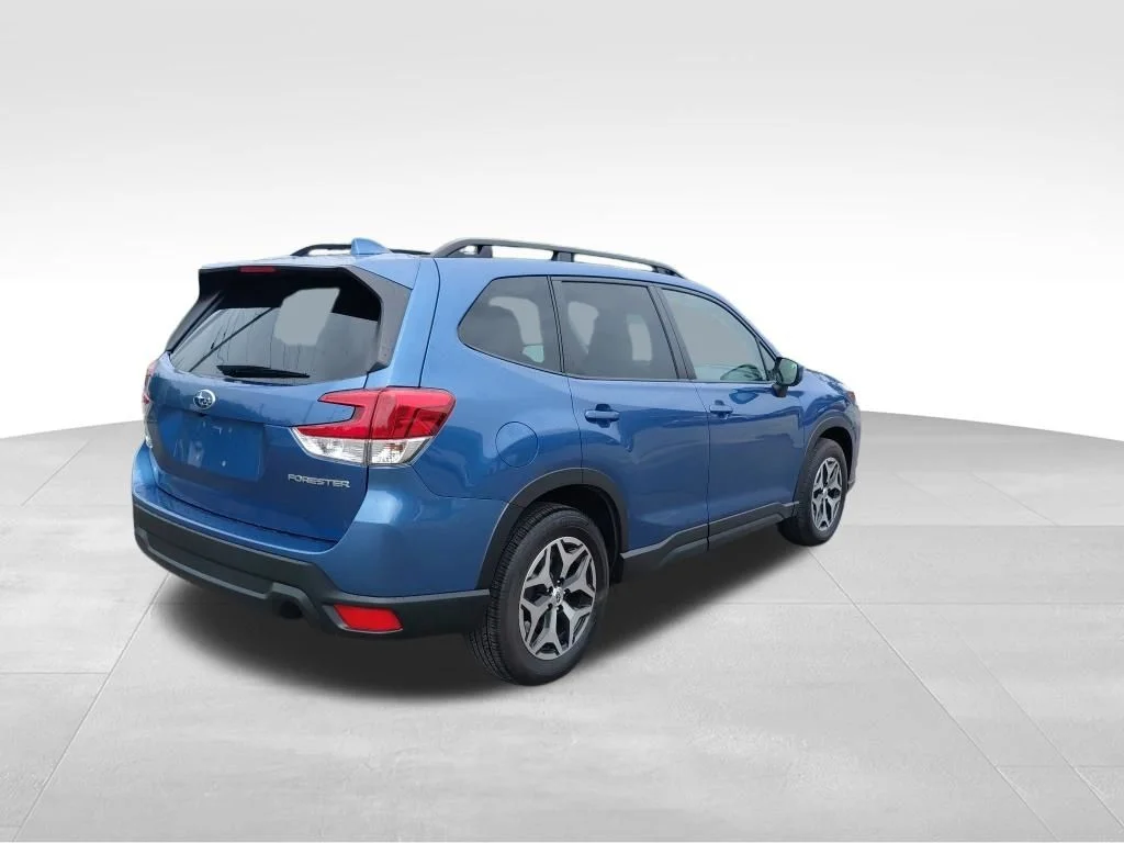 Used 2023 Horizon Blue Pearl Subaru Premium image 9