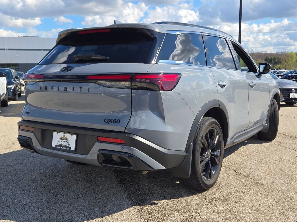 Used 2025 Gray INFINITI LUXE image 11
