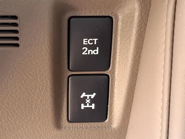 Used 2020 Starfire Pearl Lexus Luxury image 13