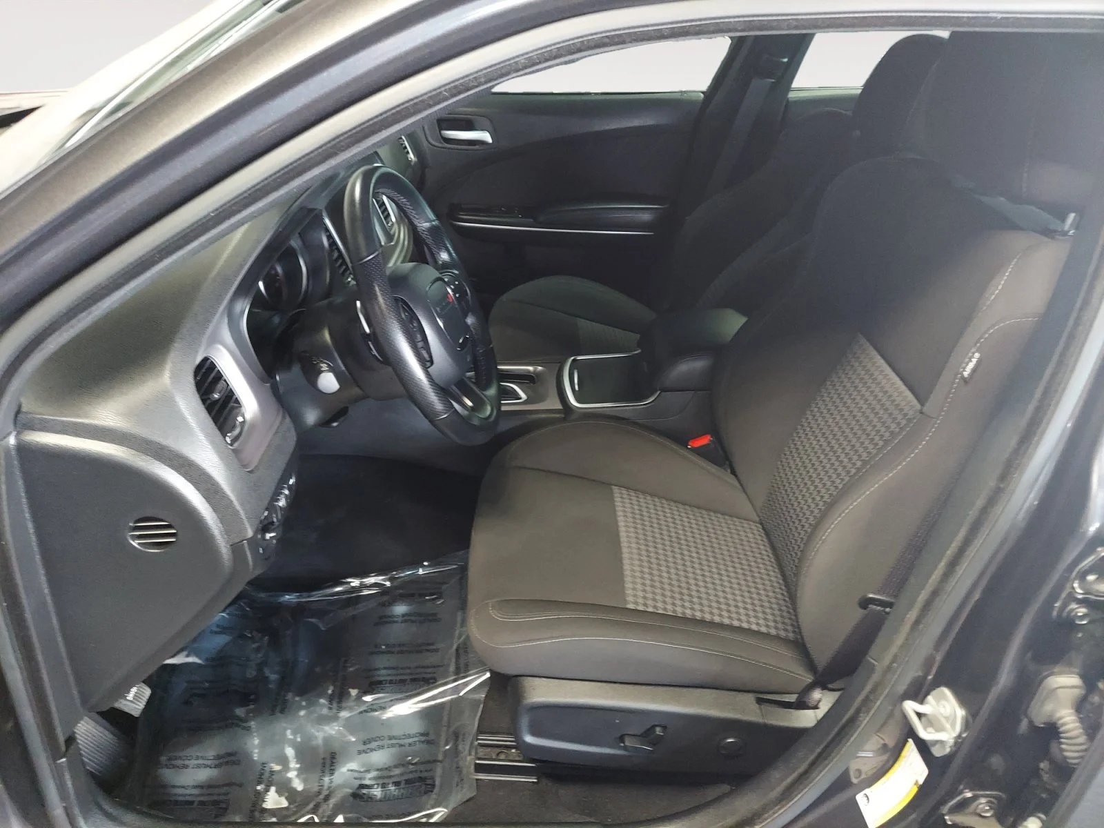 Used 2023 Granite Pearlcoat Dodge R/T image 22