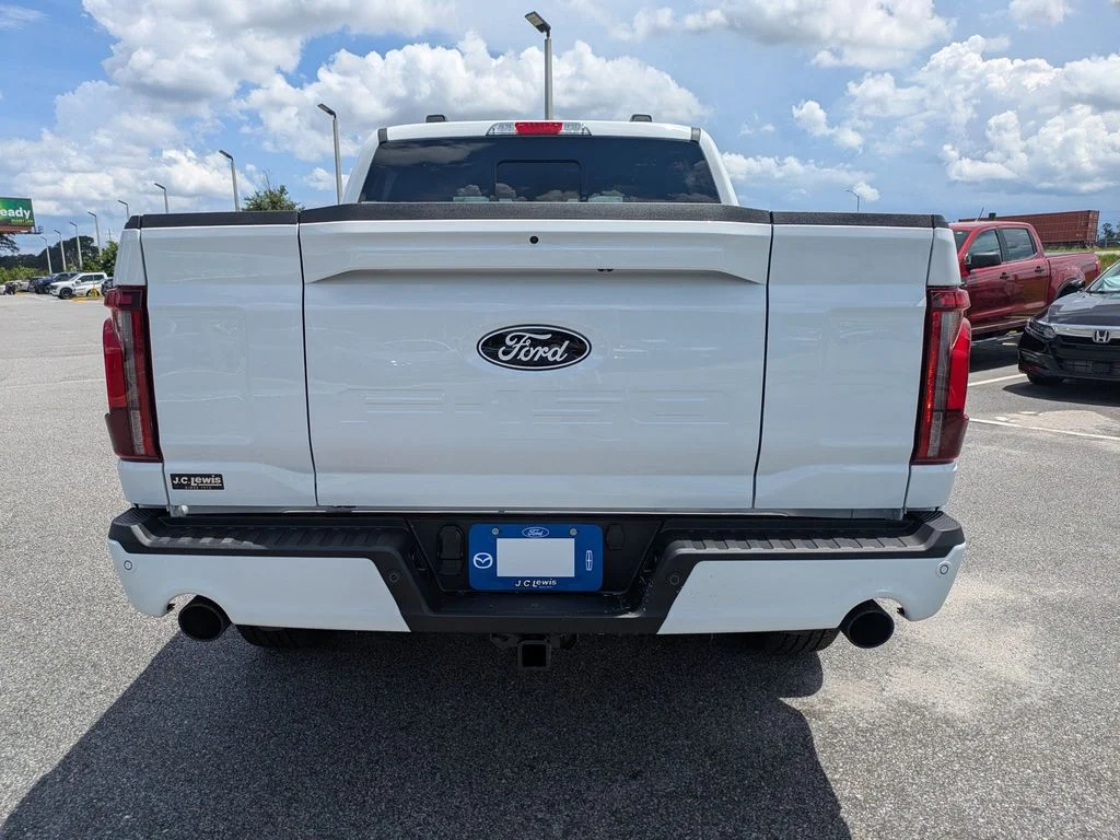 New 2026 Oxford White Ford Lariat image 5