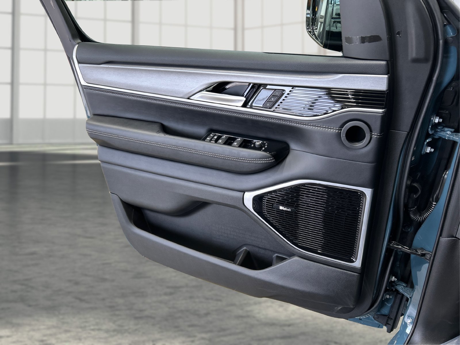 New 2026 Steel Blue Exterior Paint Jeep Limited Reserve image 19