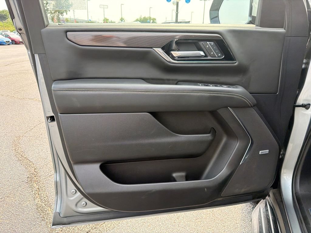 Used 2025 Silver GMC Elevation image 10