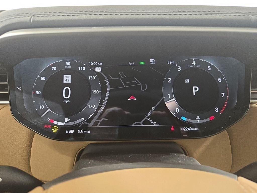 Used 2025 Fuji White Land Rover Dynamic SE image 11