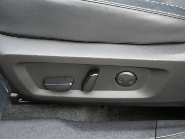 Used 2024 Silver Mitsubishi SE image 14
