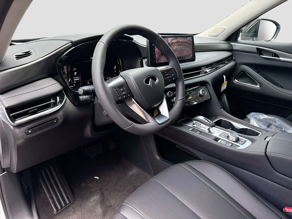 New 2027 RADIANT WHITE INFINITI Luxe FWD image 9