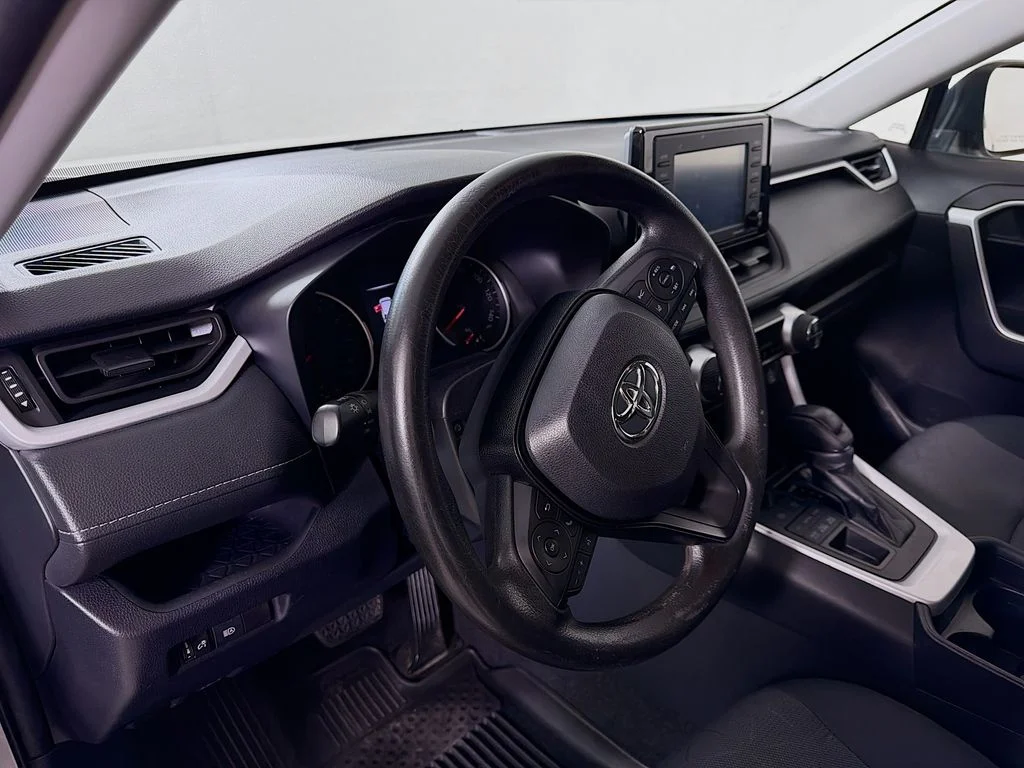 Used 2021 Silver Toyota XLE image 10