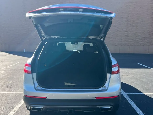 Used 2017 Silver Lincoln Reserve image 5