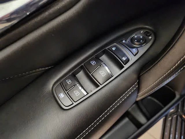 Used 2020 Hermosa Blue INFINITI LUXE image 23
