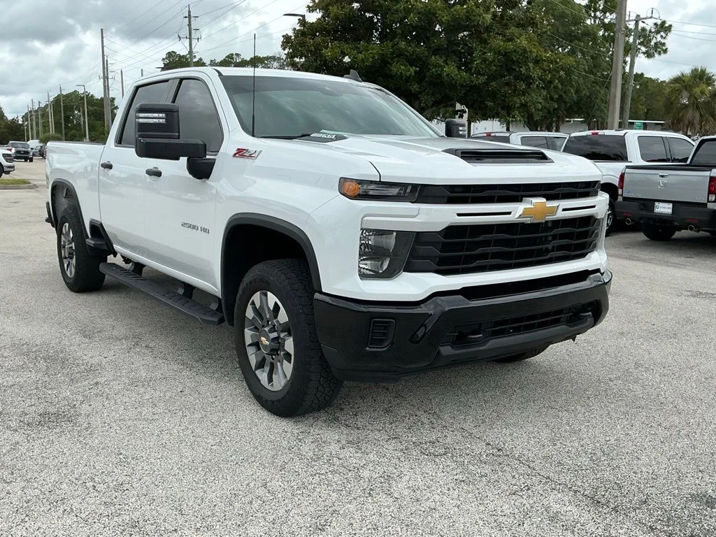 Used 2024 White Chevrolet Custom image 18