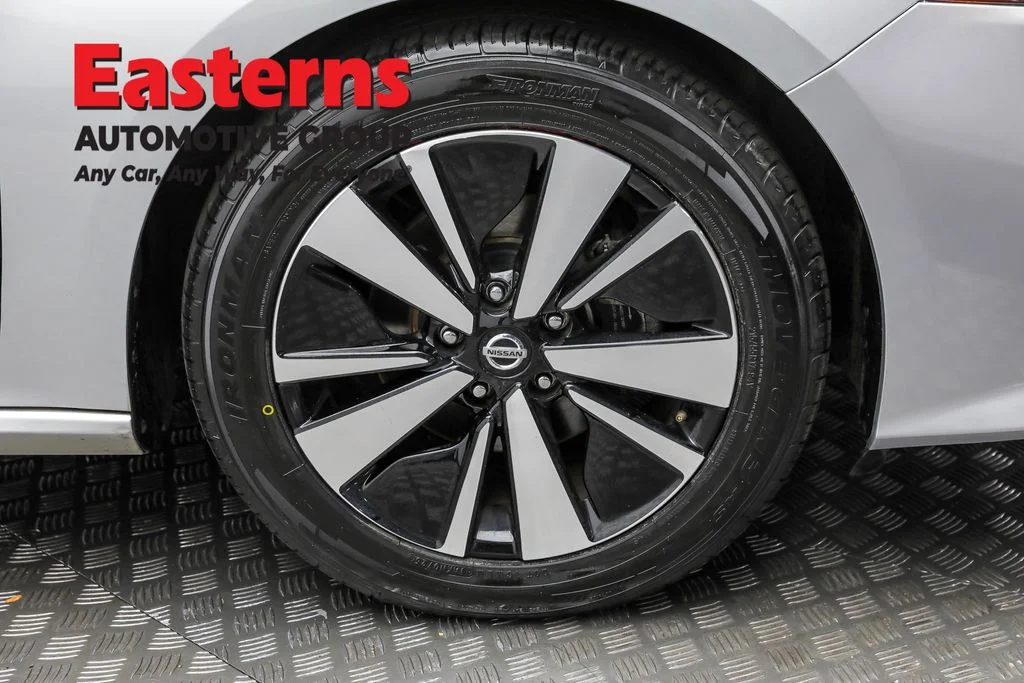 Used 2022 Silver Nissan 2.5 SV image 30