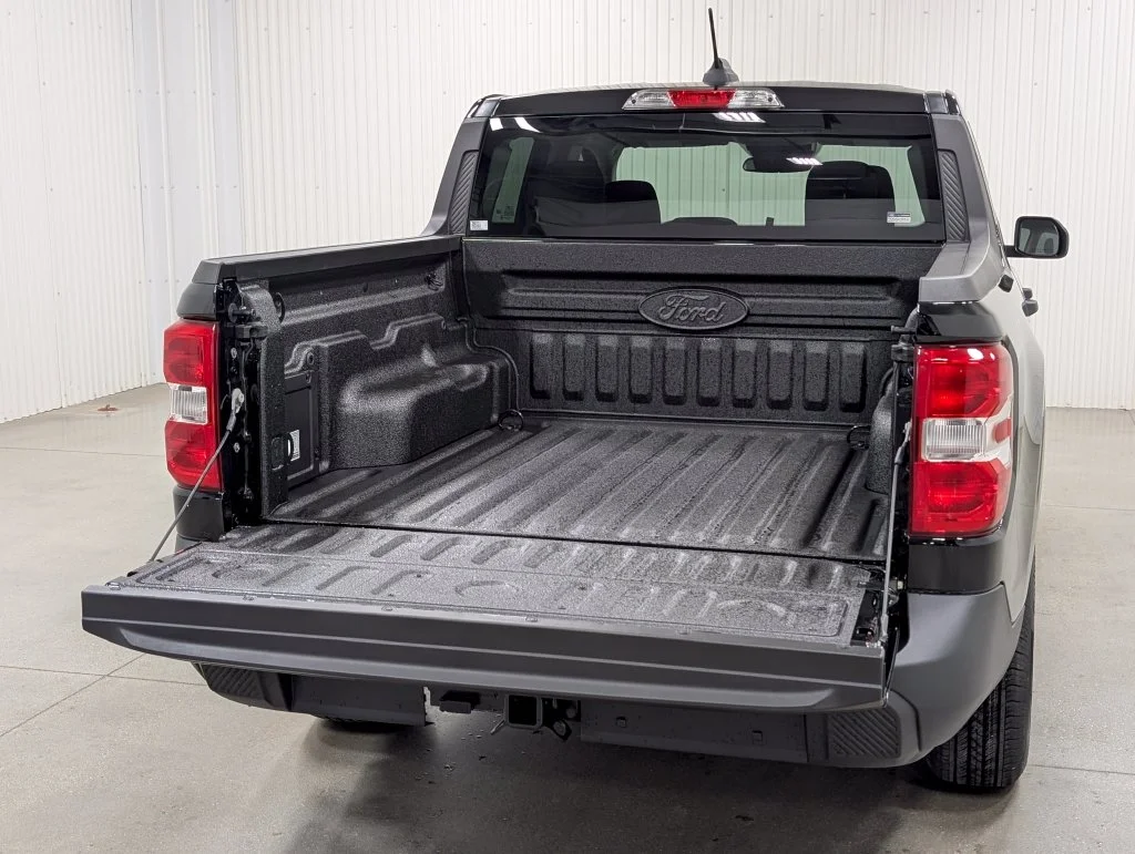 New 2026 Shadow Black Ford XLT image 7