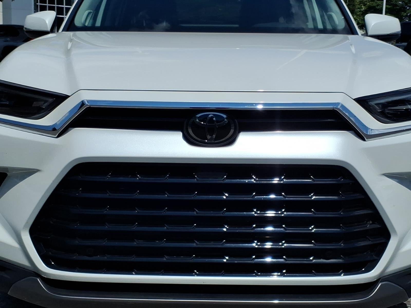Used 2024 Wind Chill Pearl Toyota Limited image 15