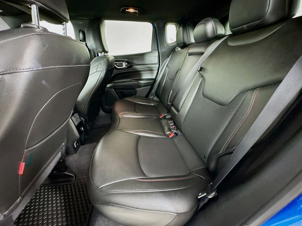 Used 2025 Hydro Blue Pearlcoat Jeep Trailhawk image 29