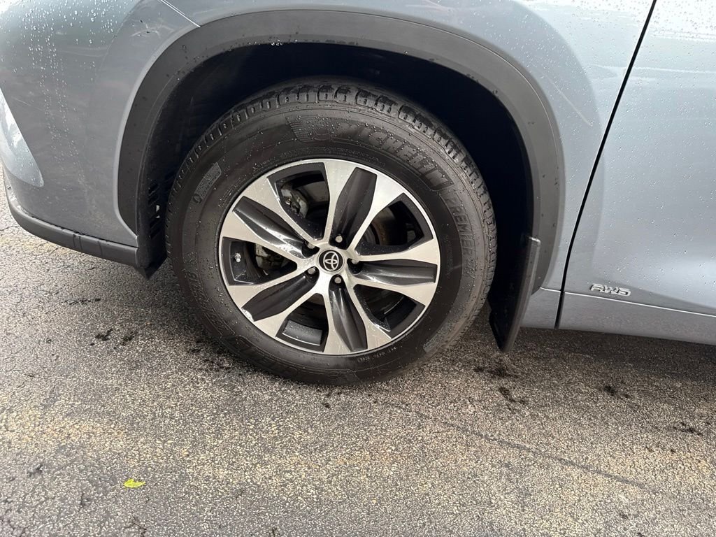 Used 2022 Brown Toyota XLE image 11