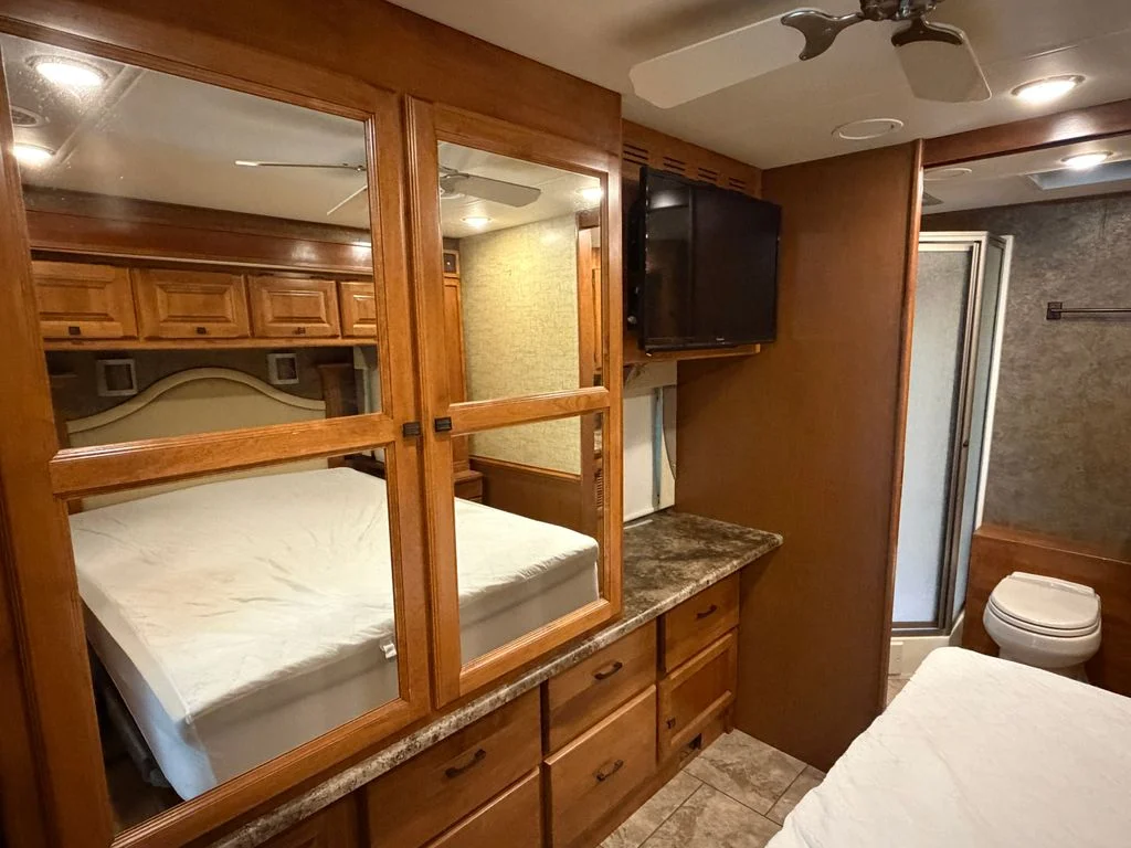 Used 2014  Tiffin  image 55
