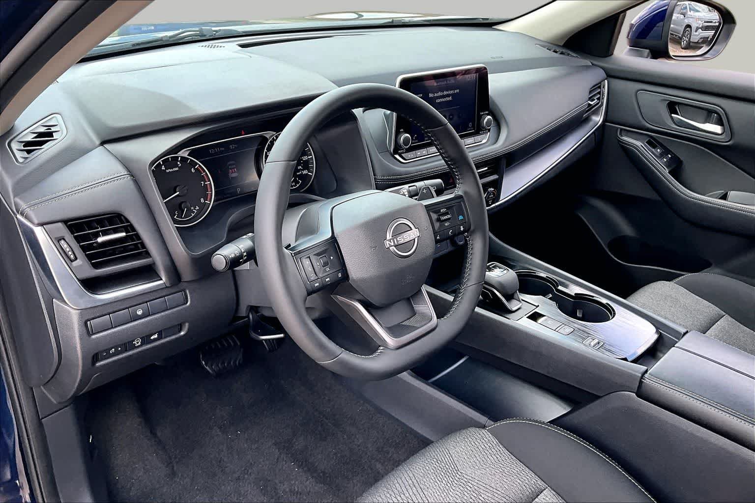 Used 2025 Deep Ocean Blue Pearl Nissan SV image 16