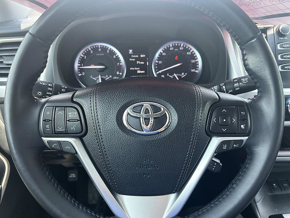 Used 2018 Celestial Silver Metallic Toyota XLE image 23