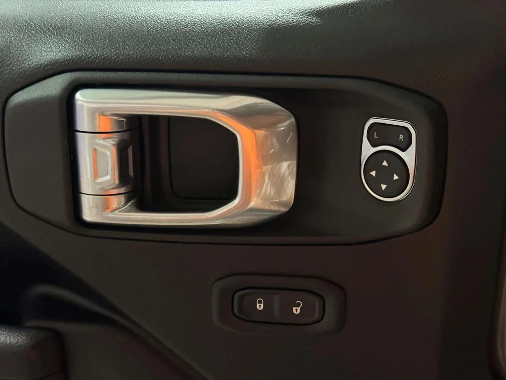 Used 2021 Sting-Gray Clearcoat Jeep Unlimited Sport S image 17