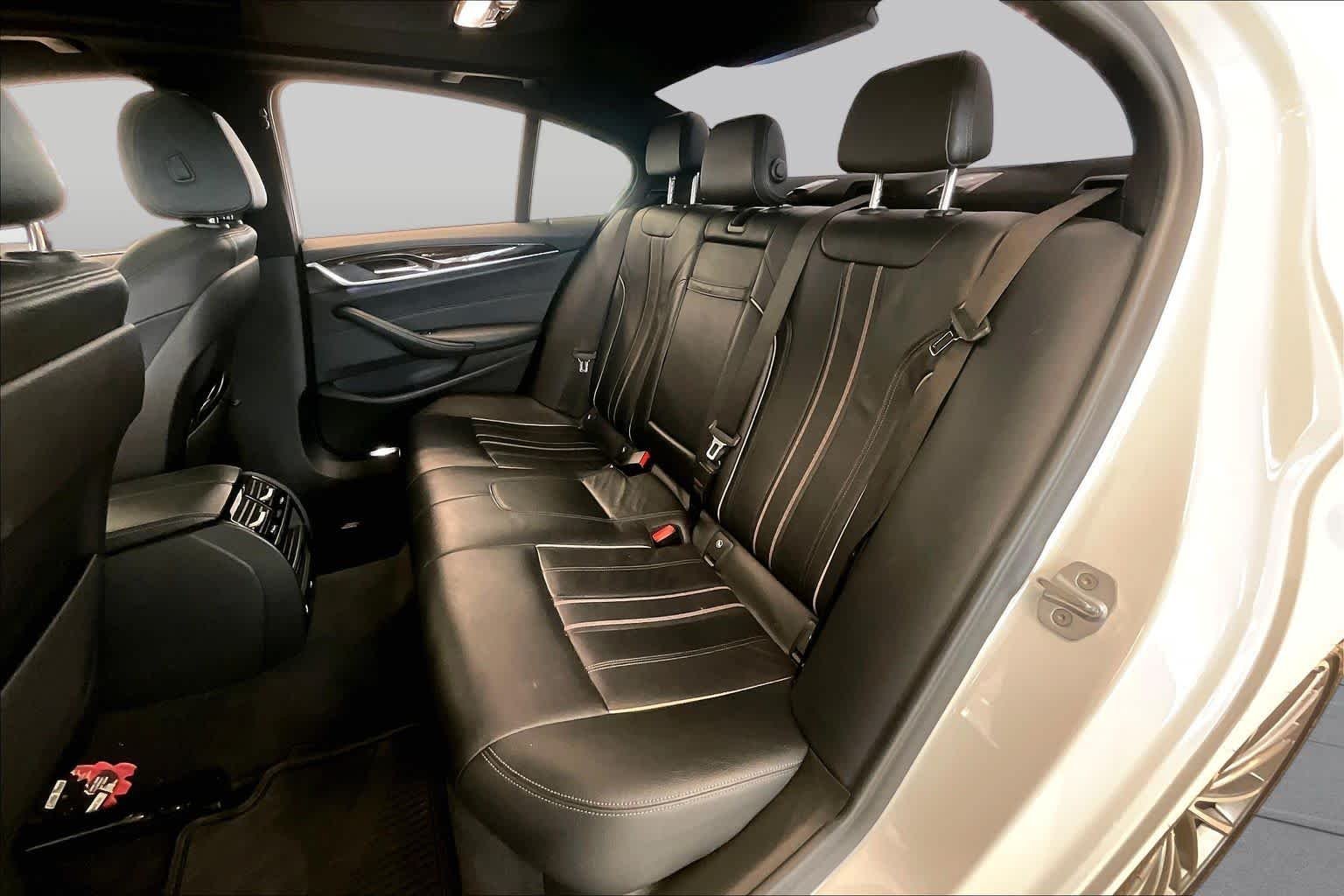 Used 2019 Alpine White BMW 540i image 17