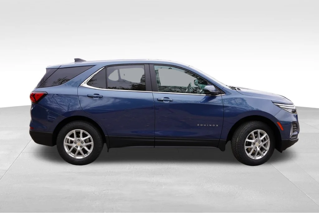 Used 2024 Lakeshore Blue Metallic Chevrolet LT image 3