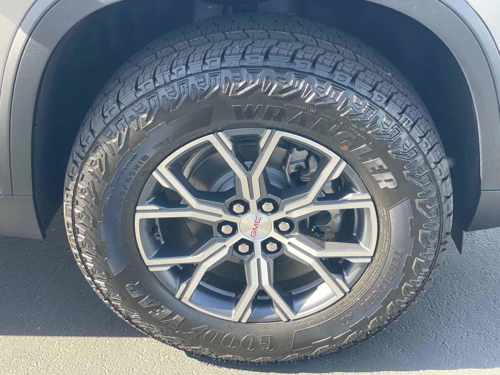 2026 GMC Acadia AT4 - Photo 30