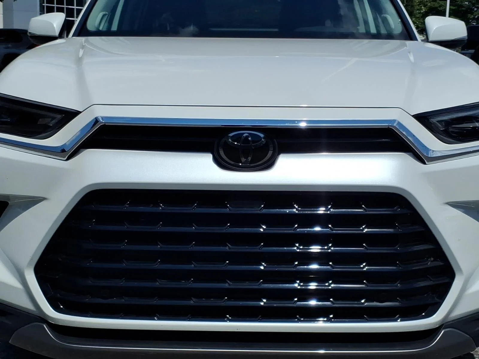 Used 2024 Wind Chill Pearl Toyota Limited image 15